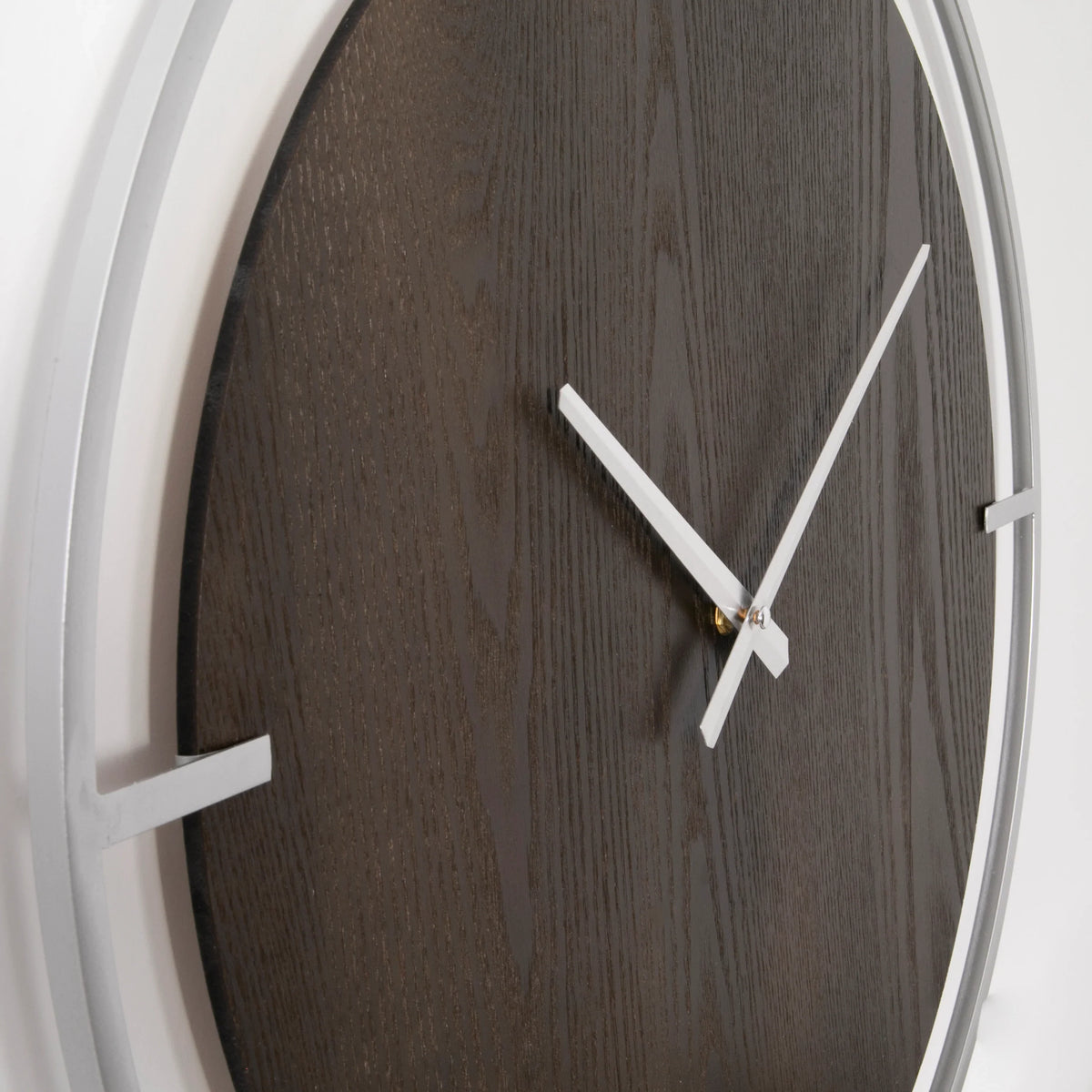 Wood-Look Face Wall Clock with Silver Frame, 60 cm - product image 3